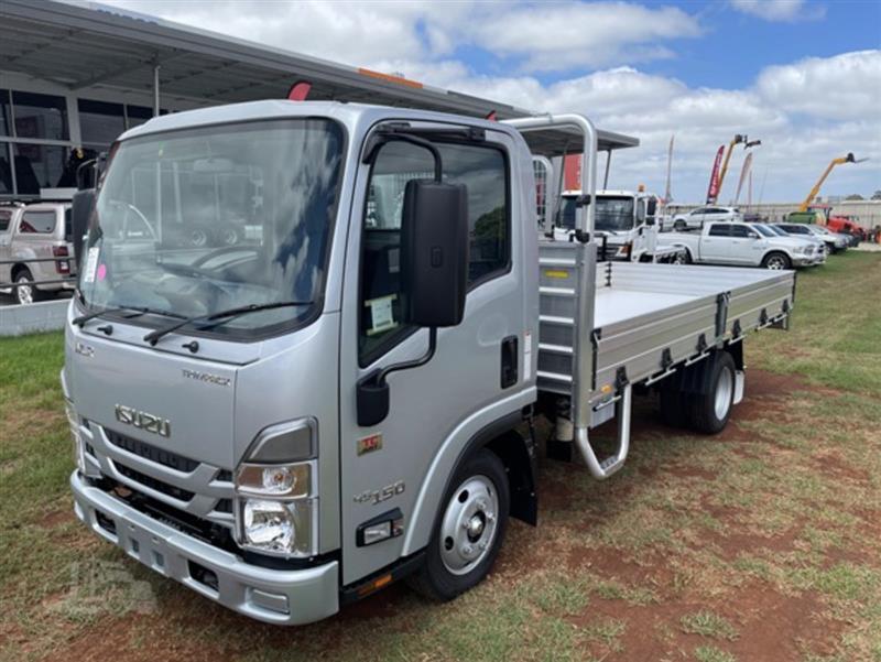 Photo 3. Isuzu NLR45-150 truck