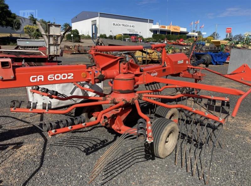 Photo 3. Kuhn GA6002 rake