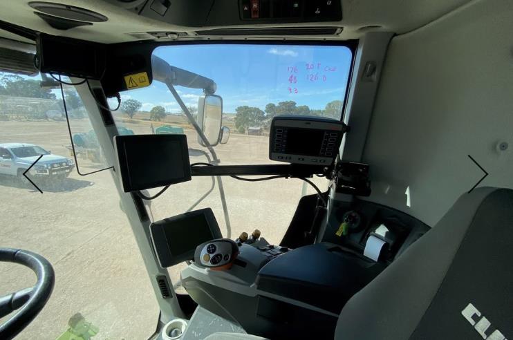 Photo 3. Lexion 770TT combine harvester