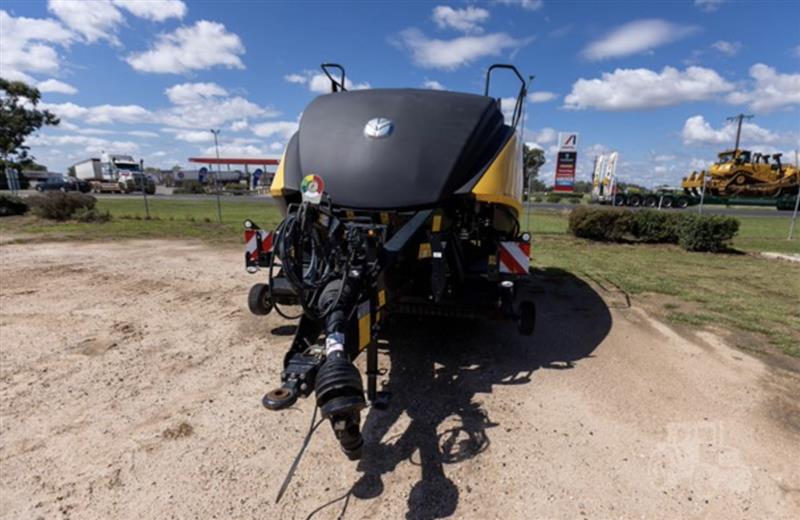 Photo 3. New Holland Big Baler 1290 Plus baler