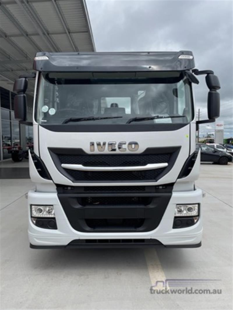 Photo 3. Iveco Stralis X-Way 460 Cab Chassis prime mover
