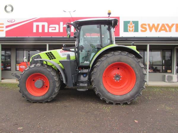 Photo 3. Claas Arion 660 CMatic tractor