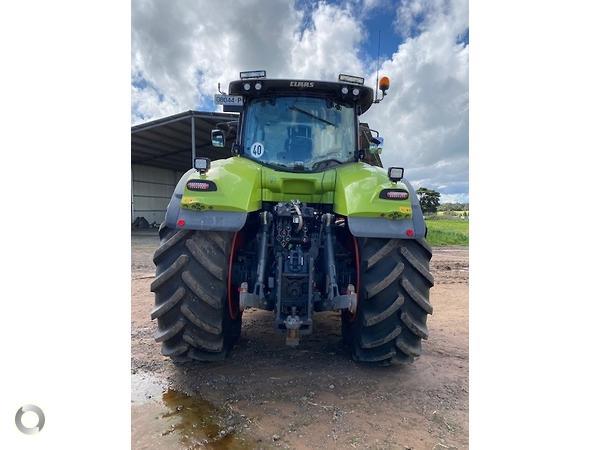 Photo 3. Claas Axion 930 tractor