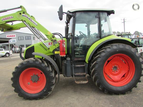 Photo 2. Claas Arion 430 tractor