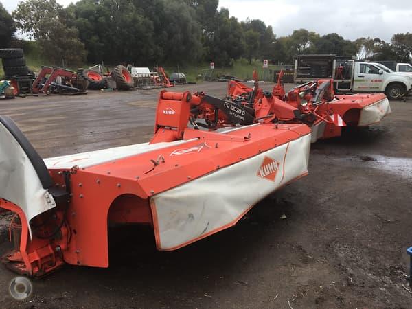 Photo 2. Kuhn FC10030D-FF mower conditioner