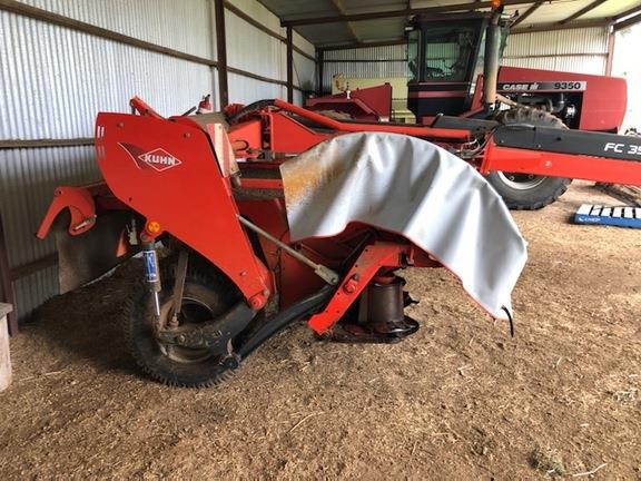 Photo 3. Kuhn FC3560TCR mower conditioner
