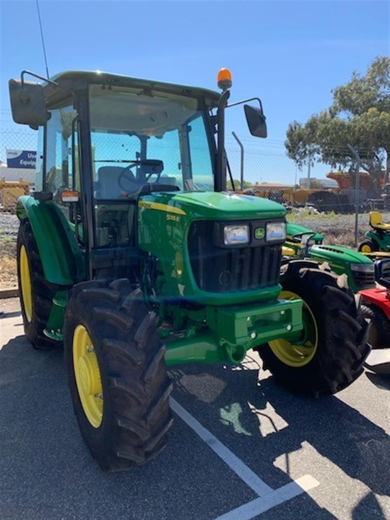 Photo 3. John Deere 5055E tractor