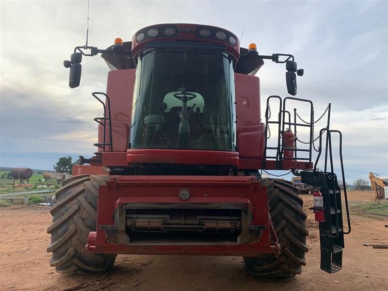 Photo 4. Case IH 9230 combine harvester