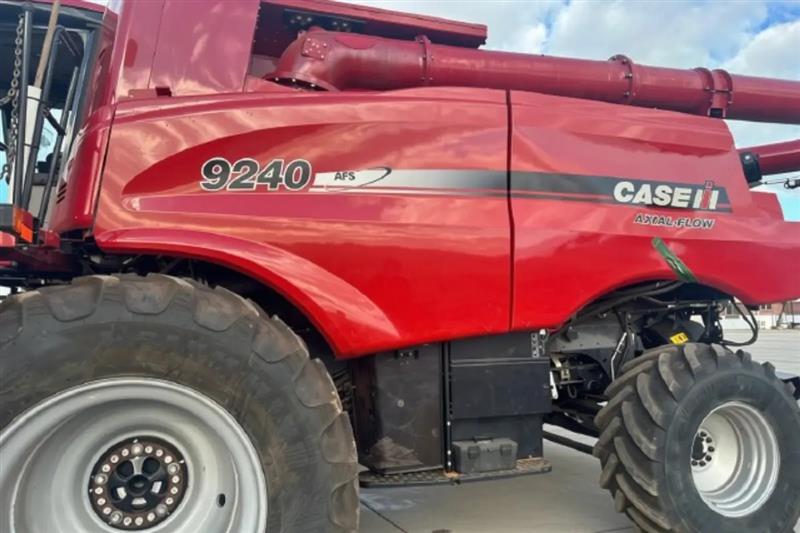 Photo 4. OBC Case IH 9240 + MacDon Front