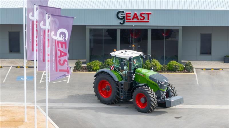 Photo 4. Fendt Vario 1050 Gen3 Tractor FWA/4WD