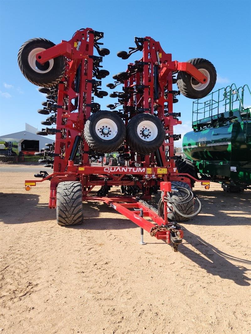 Photo 4. Morris Quantum 21m Cultivator