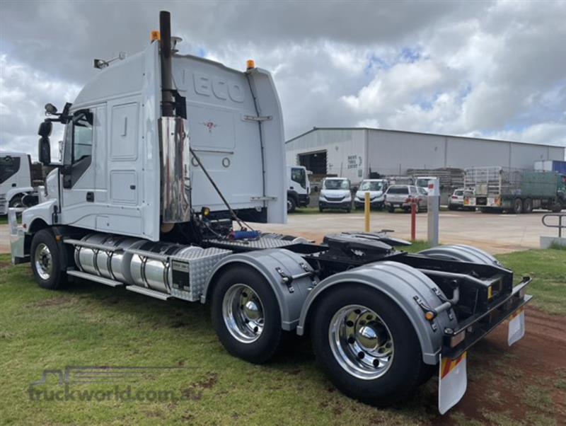 Photo 4. Iveco Powerstar 6800 Prime Mover