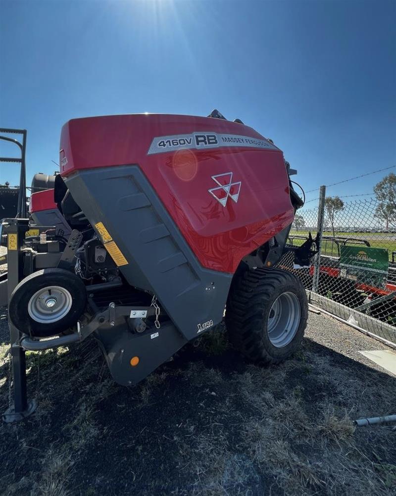 Photo 4. Massey Ferguson RB 4160V round baler