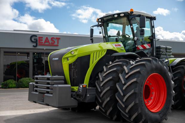 Photo 4. Claas Xerion 5000 Tractor FWA/4WD