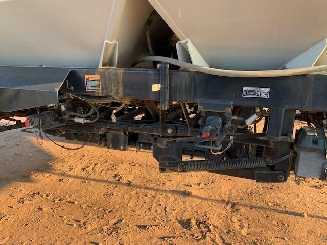 Photo 4. FLEXI COIL 2640 air seeder cart