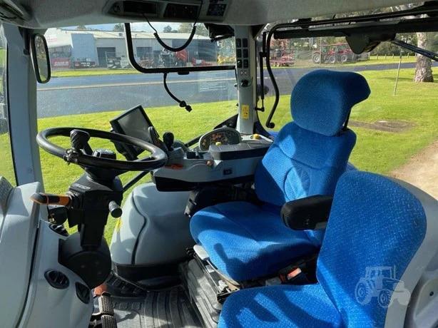 Photo 4. NEW HOLLAND T7.235 tractor
