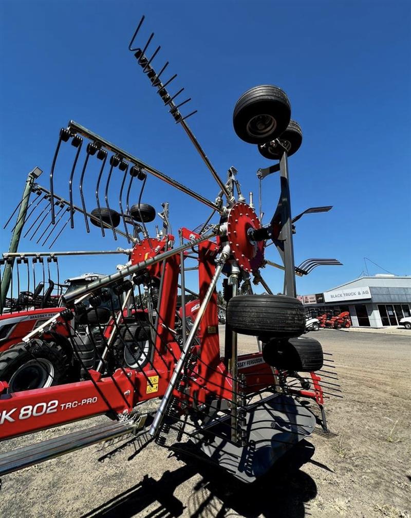 Photo 4. Massey Ferguson RK 802 TRC hay rake