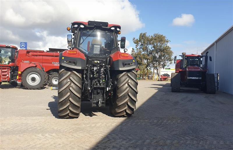 Photo 4. Case IH Optum 300 tractor