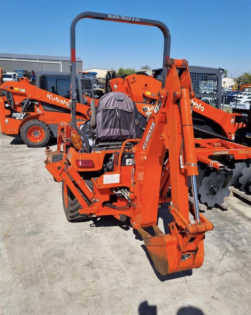 Photo 4. Kubota BX25SLB tractor