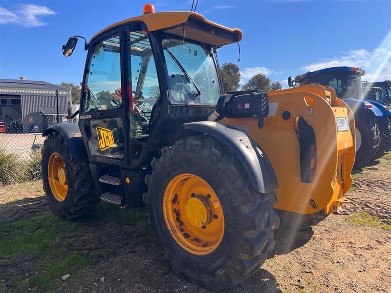 Photo 4. 2009 JCB 541-70 