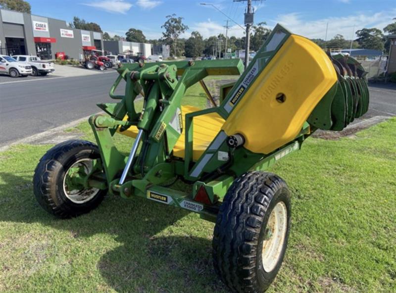 Photo 4. Hustler CHX5000 feeder