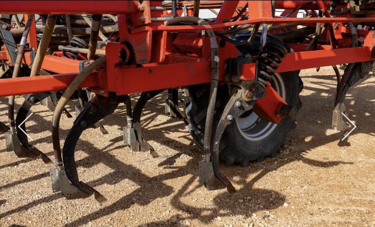 Photo 4. Horwood Bagshaw Scaribar airseeder