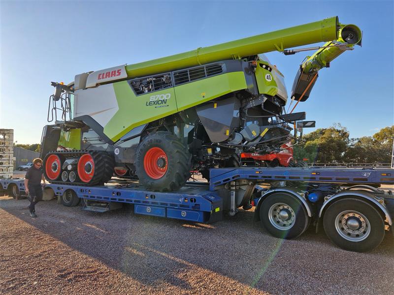 Photo 4. Claas Lexion 8700T combine harvester