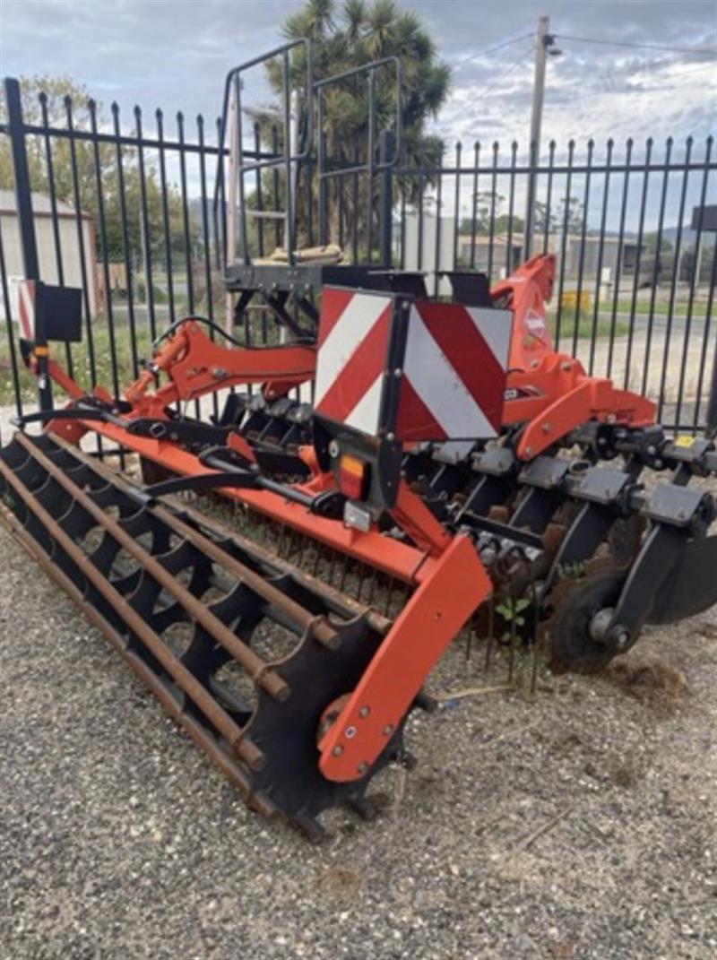 Photo 5. Kuhn Optimer+ 303 plough
