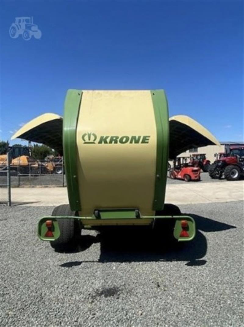 Photo 4. Krone Comprima V180XC round baler