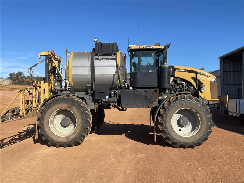 Photo 4. Croplands Rogator 1300B self propelled sprayer