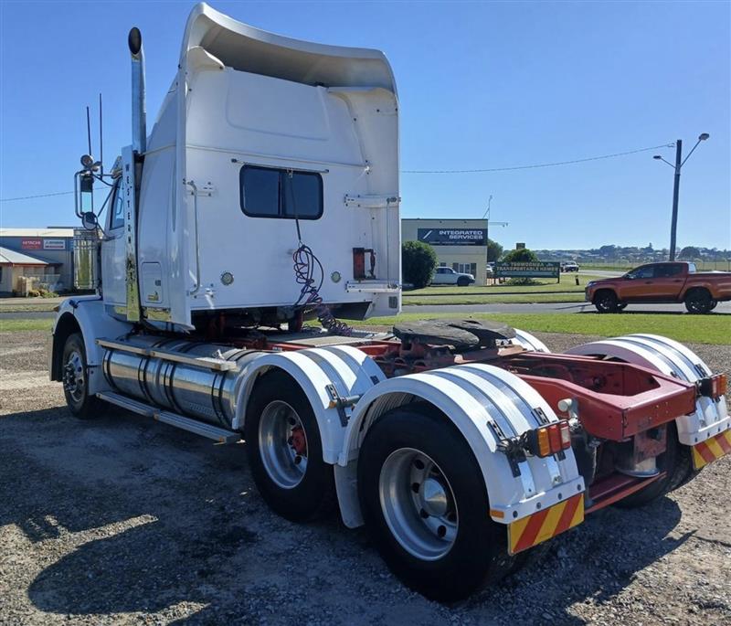 Photo 4. Western Star 4800 FX prime mover