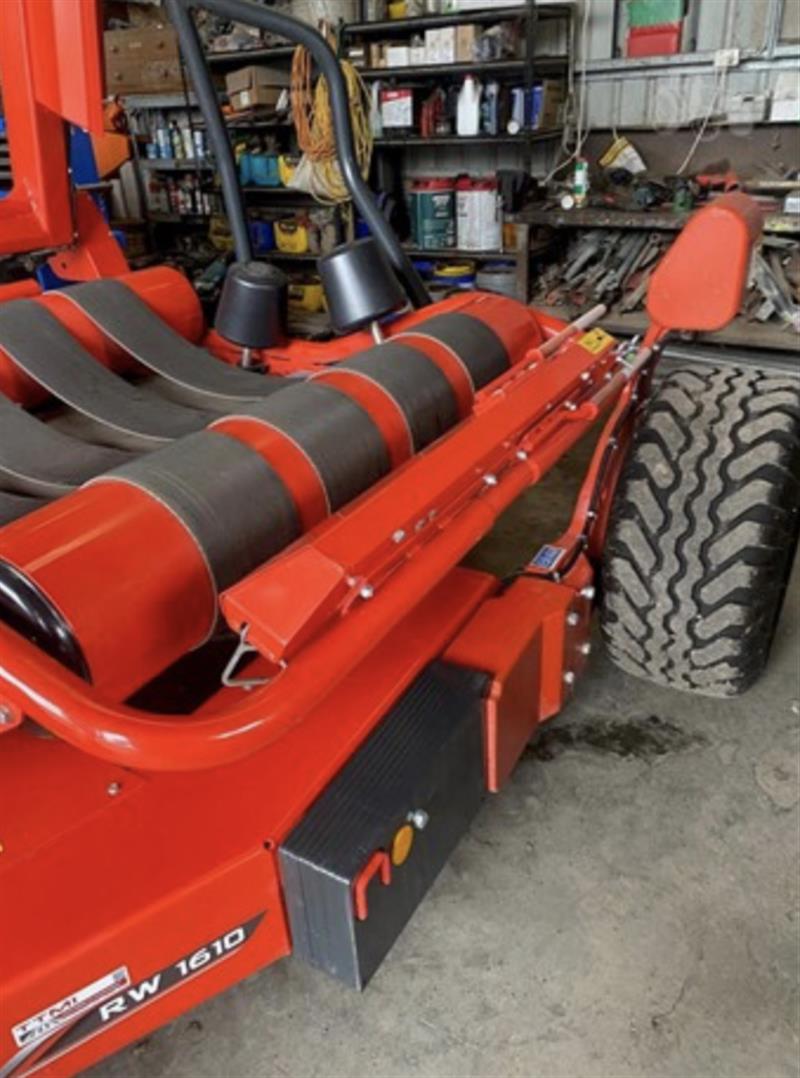 Photo 4. Kuhn RW1610 bale wrapper