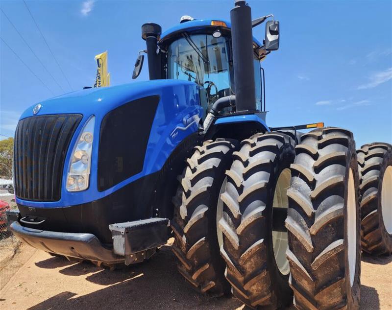 Photo 4. New Holland T9.615 tractor