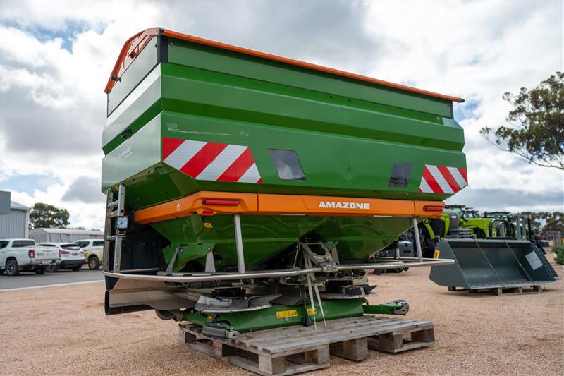 Photo 4. Amazone ZA-TS Ultra Fertilizer Manure Spreader