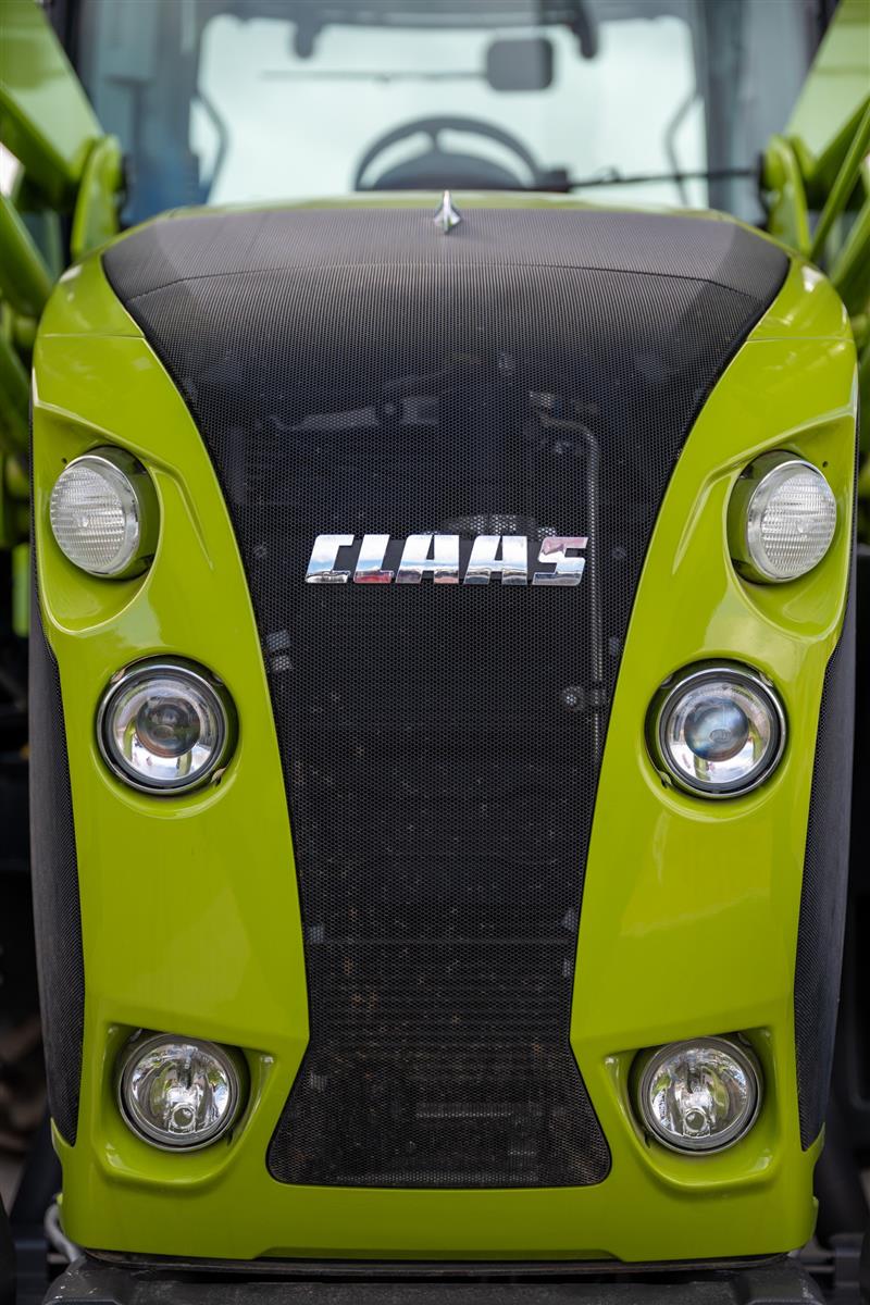 Photo 4. Claas ARION 640 Tractor FWA/4WD