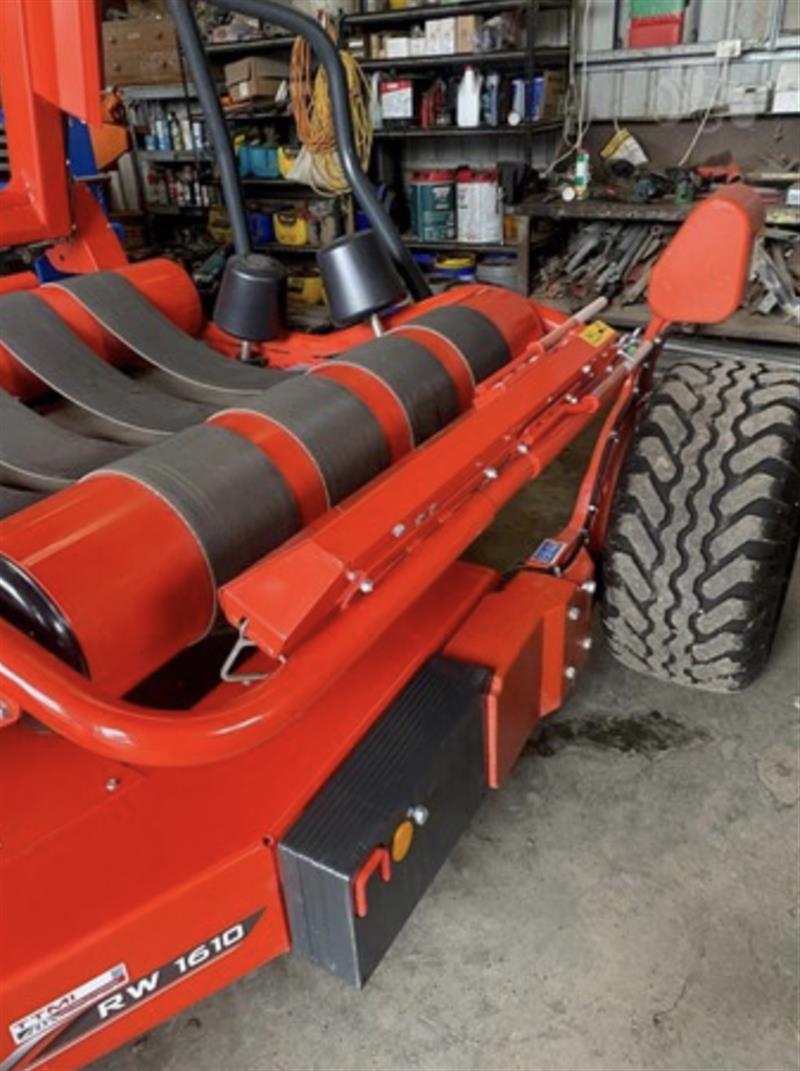 Photo 4. Kuhn RW1610 bale wrapper