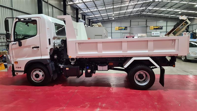 Photo 4. Hino FC 1124 Tipper