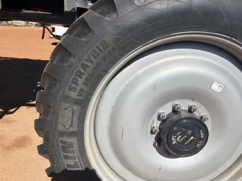 Photo 4. Case IH Patriot 4430 self propelled sprayer