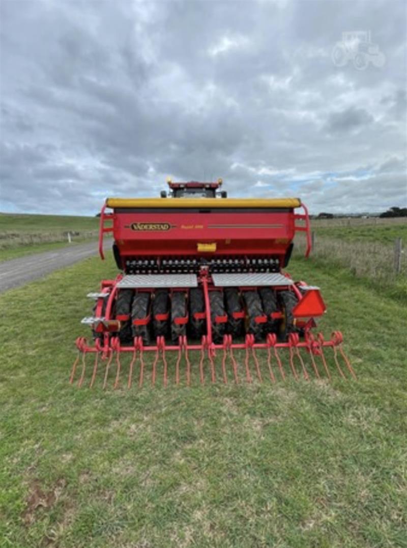 Photo 4. Vaderstad RD300C airseeder