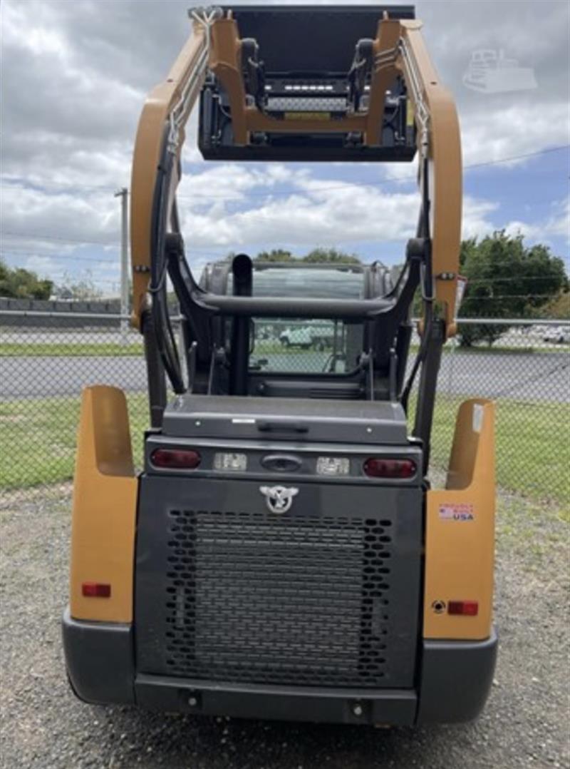 Photo 4. Case SV185B skid steer loader