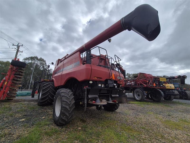 Photo 4. 2009 CASE IH 7088 