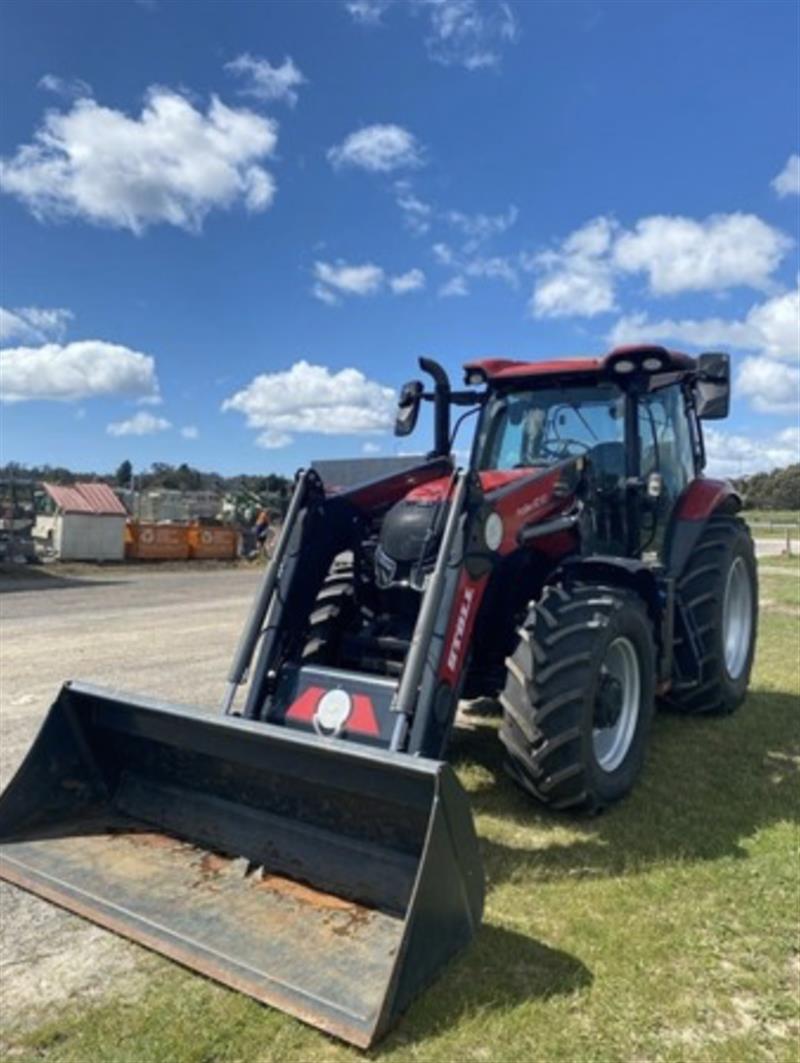 Photo 4. Case IH Maxxum 135 tractor