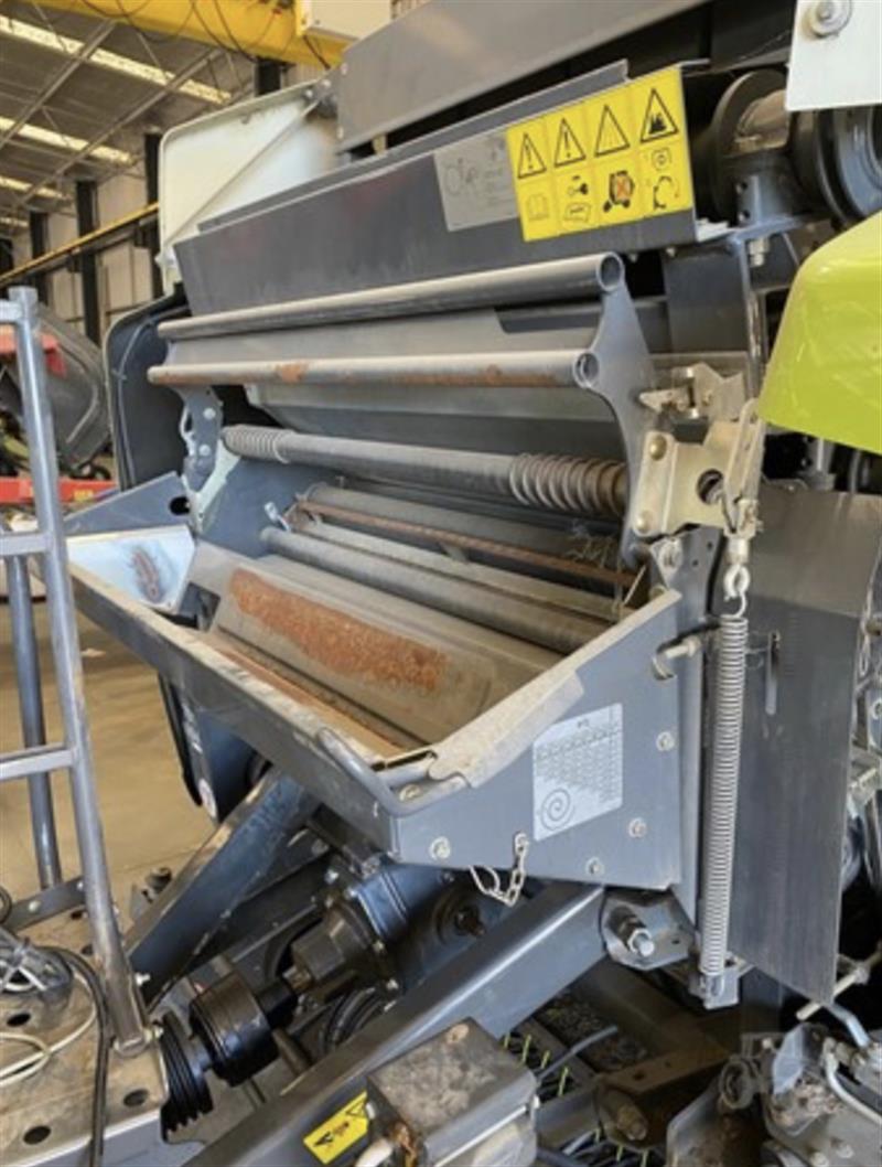 Photo 4. Claas Variant 460RF round baler