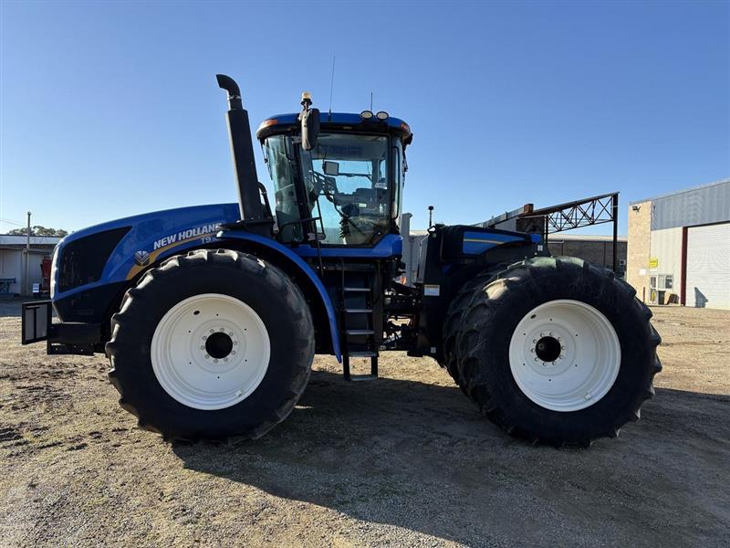 Photo 4. New Holland T9.505 Tractor