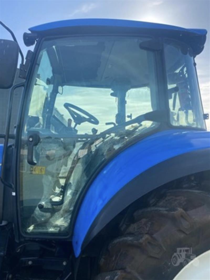 Photo 4. New Holland T5.115 tractor