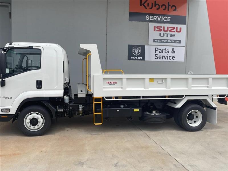 Photo 4. Isuzu FSR 140/120-260 truck