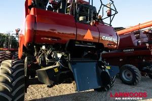 Photo 5. CASE IH 9250 combine harvester and CASE IH DXRC40 front