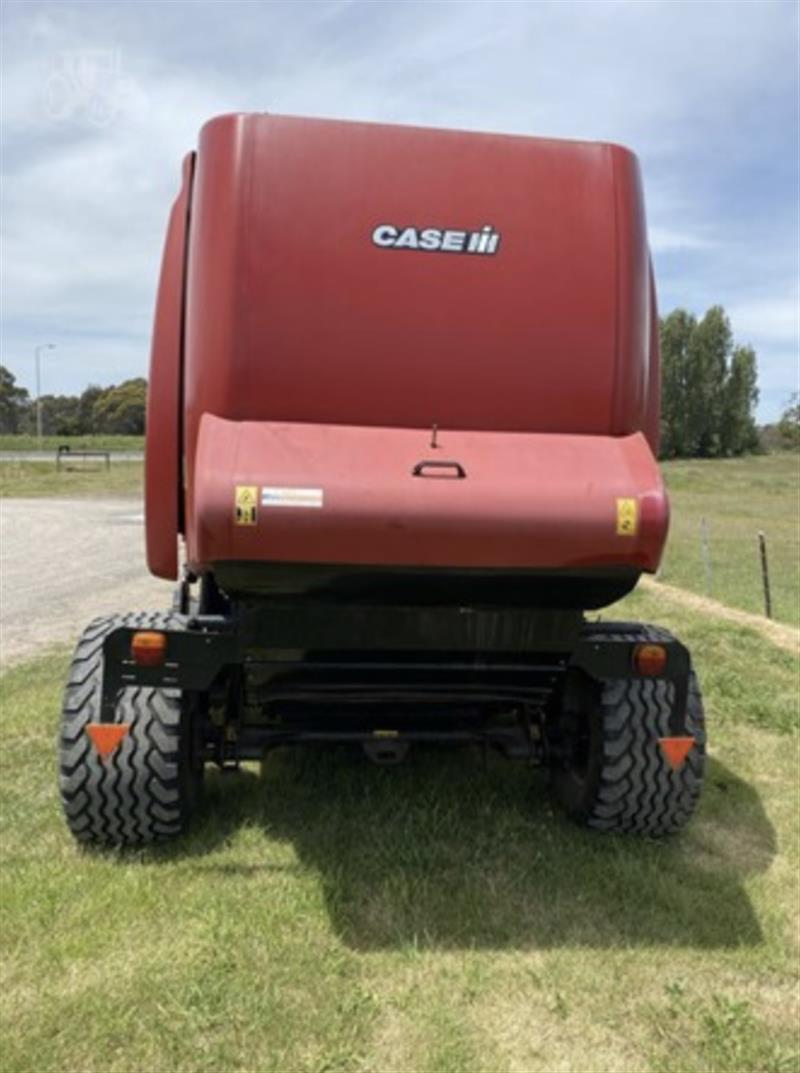 Photo 4. Case IH RB465 round baler