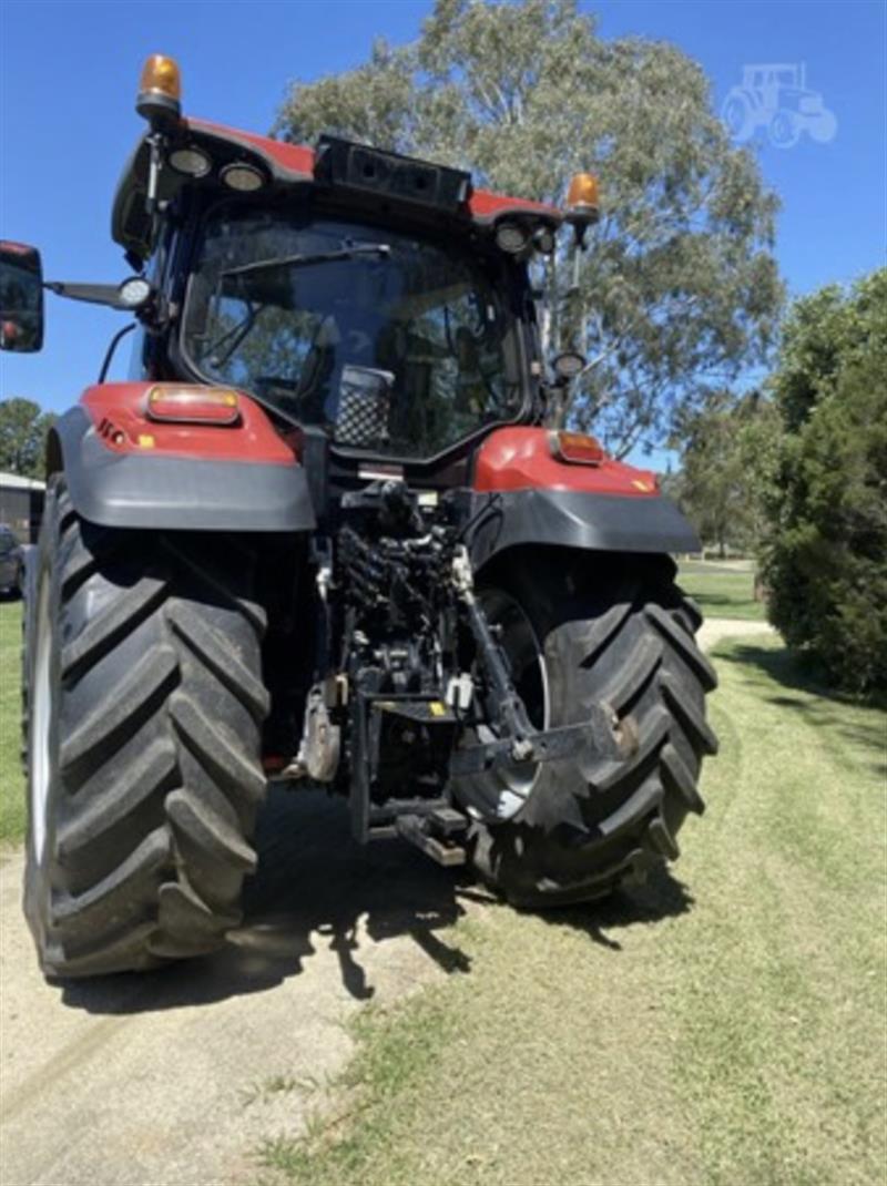 Photo 4. Case IH Maxxum 135 tractor