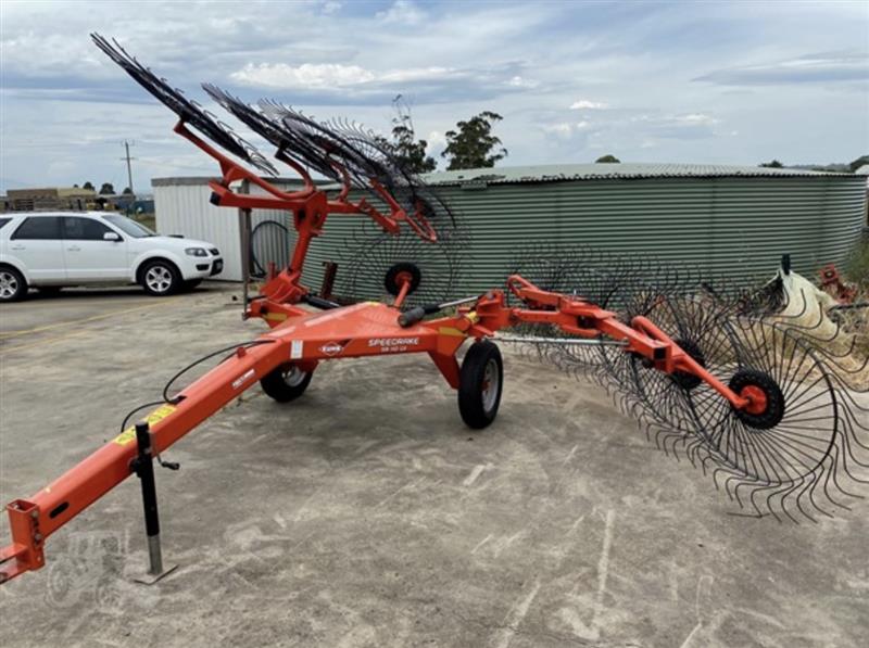 Photo 4. Kuhn SR110 hay rake